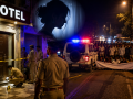 फिरोजाबाद के शिकोहाबाद में होटल में युवती की संदिग्ध मौत के बाद पुलिस जांच और प्रदर्शन का प्रतीकात्मक समाचार दृश्य।