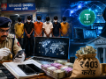 झांसी पुलिस द्वारा 403 करोड़ रुपये की साइबर फ्रॉड मनी ट्रेल से जुड़े गिरोह के खुलासे का प्रतीकात्मक दृश्य।