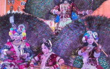 मोहिबुल्लापुर में कृष्ण जन्मोत्सव पर शिव-राधा-कृष्ण की मनमोहक झांकियां:स्थानीय बाल कलाकारों ने भी दी प्रस्तुति, भक्तिमय भजनों से गूंजा परिसर