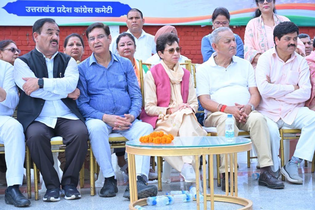 मुख्यमंत्री आवास घेराव के दौरान सरकार के खिलाफ जमकर गरजे कांग्रेस कार्यकर्ता