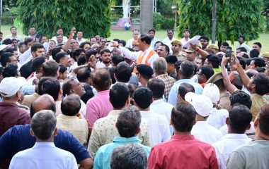 प्रयागराज में केशव मौर्य ने सुनी जनका समस्‍या, अधिकारियों को दिये कार्यवाही के निर्देश