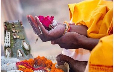 पूर्वजों के प्रति श्रद्धा और कृतज्ञता व्यक्त करने का अवसर : पितृपक्ष में तर्पण और पिंडदान का सही विधि-विधान
