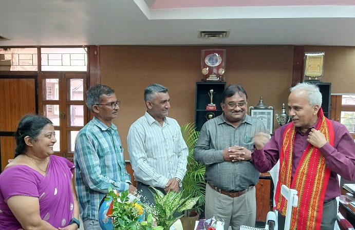 कुलगुरू प्रो. सुरेश कुमार अग्रवाल के जन्मदिवस पर विश्वविद्यालय परिवार ने दी शुभकामनाएं