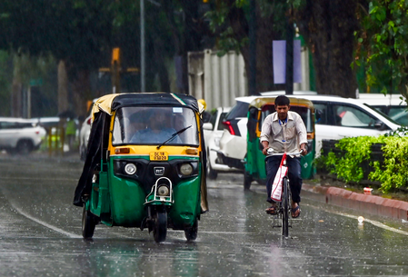 बारिश के बाद फिर सताने लगी उमस! दिल्ली-NCR में 35°C तक पहुंचेगा तापमान, अगले 7 दिन मौसम में बड़ा बदलाव नहीं
