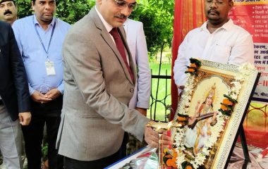 मिर्जापुर में 36 साल पुराना विवाद सुलह से खत्म:राष्ट्रीय लोक अदालत में 2.54 लाख मामले निपटे, 9.19 करोड़ का मुआवजा मिला