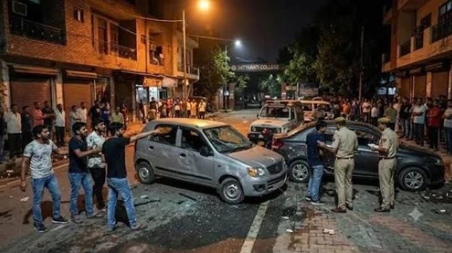 सत्यवती कॉलेज में डूसू चुनाव को लेकर खूनी संघर्ष, दो गुटों में झड़प