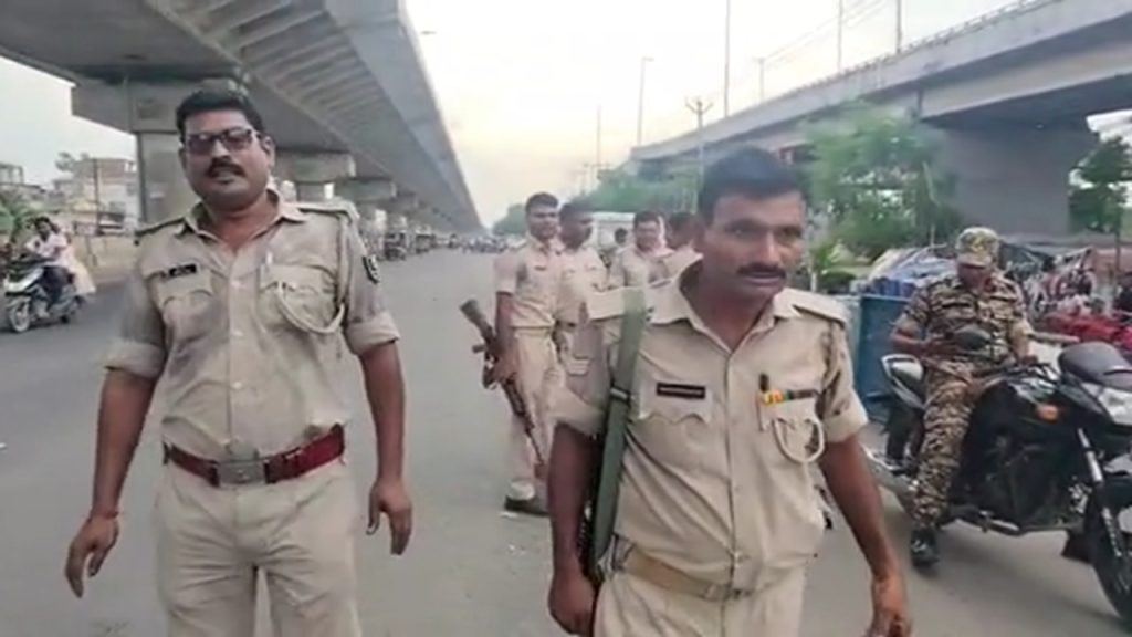 बेगूसराय पुलिस को चुनौती: महिलाओं ने पुलिसवालों से दो वारंटियों को छुड़ाकर भगाया