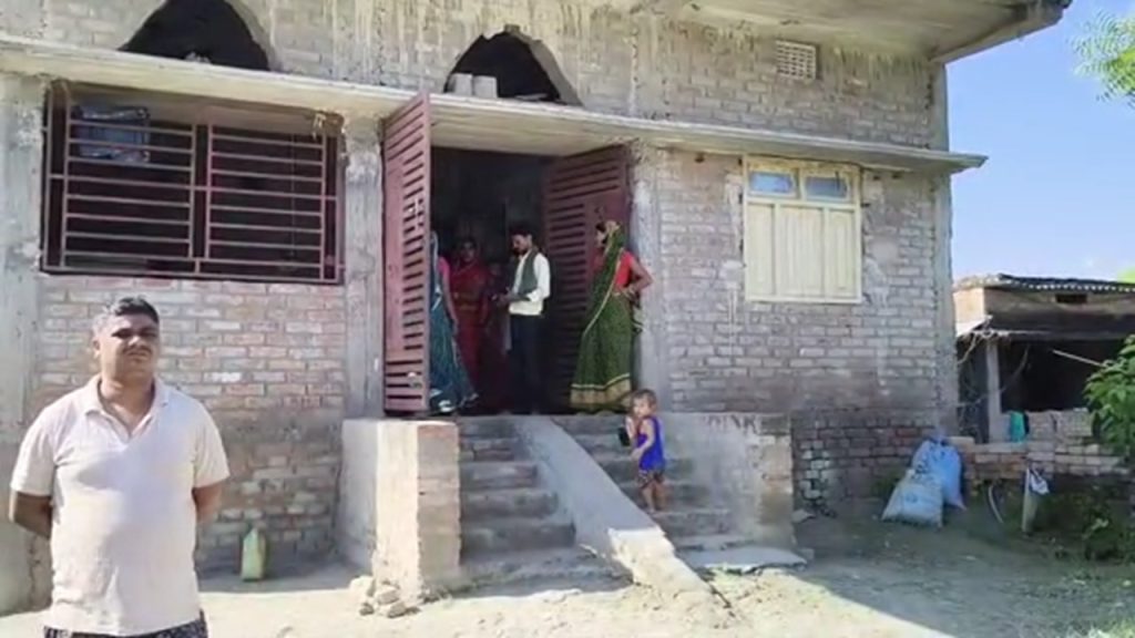 Bihar Crime: वैशाली में बमबारी से पूरे इलाके में दहशत, छपरा में युवक की हत्या से हड़कंप