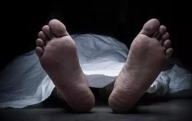 पारिवारिक विवाद के बाद पत्नी की कथित हत्या, पति ने घर के सामने फांसी लगाकर दी जान