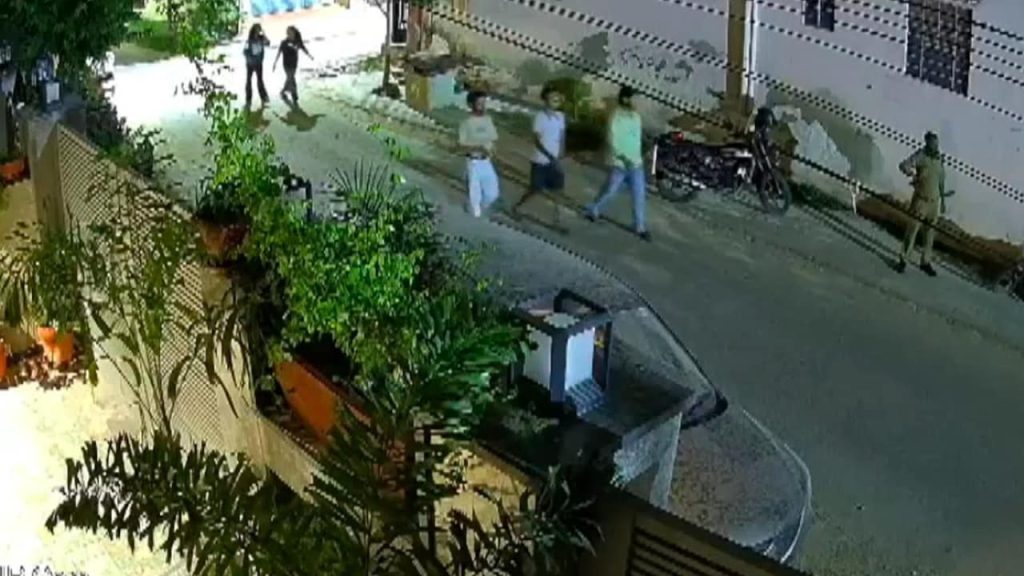 जयपुर पुलिस की करतूत! चोरों से करवाई चोरी फिर खुद बरामद की बाइक- CCTV