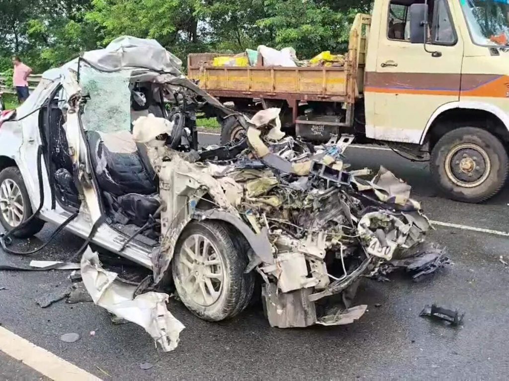 मरीन ड्राइव हादसा: कार की तेज रफ्तार बनी वजह? विशेषज्ञों ने जताया 100 किमी प्रति घंटे से ज्यादा का अनुमान