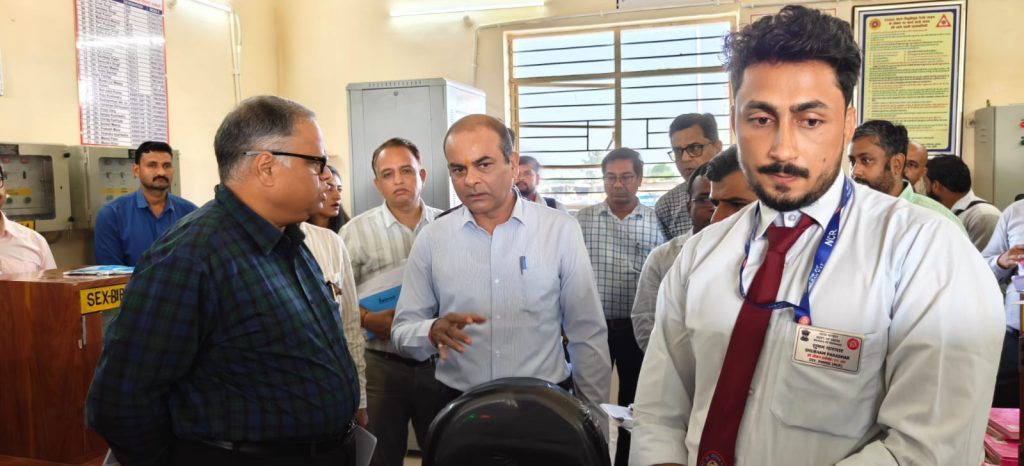उमरे झांसी मंडल:बीरपुर-सिरोनी रोड आमान परिवर्तित रेलखंड का रेल संरक्षा आयुक्त ने किया निरीक्षण