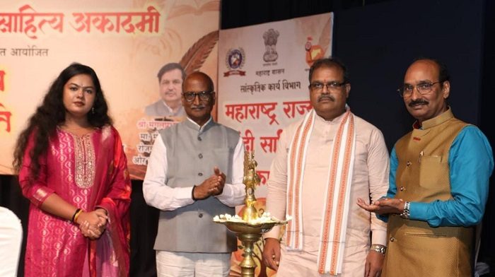 महाराष्ट्र हिन्दी साहित्य अकादमी की काव्य प्रस्तुति में शौर्य रस और देशभक्ति की काव्य फुहारों में भीगे दर्शक