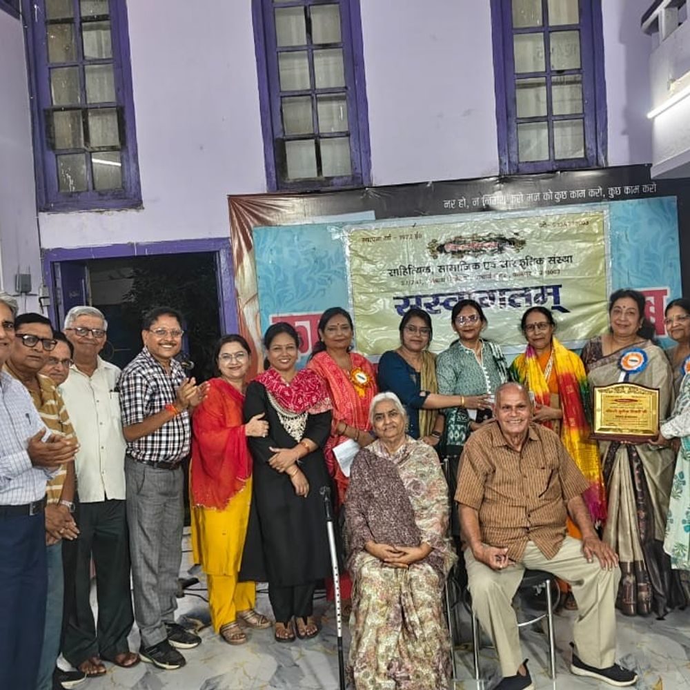 कानपुर में एकल काव्यपाठ समारोह का आयोजन:कवयित्री सुनीता तिवारी के गीतों पर भाव-विभोर हुए श्रोता