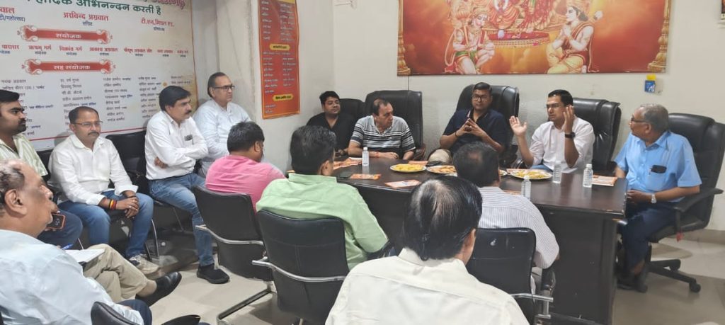 Aligarh News: त्योहारों पर शहर को चमकाने में जुटा नगर निगम