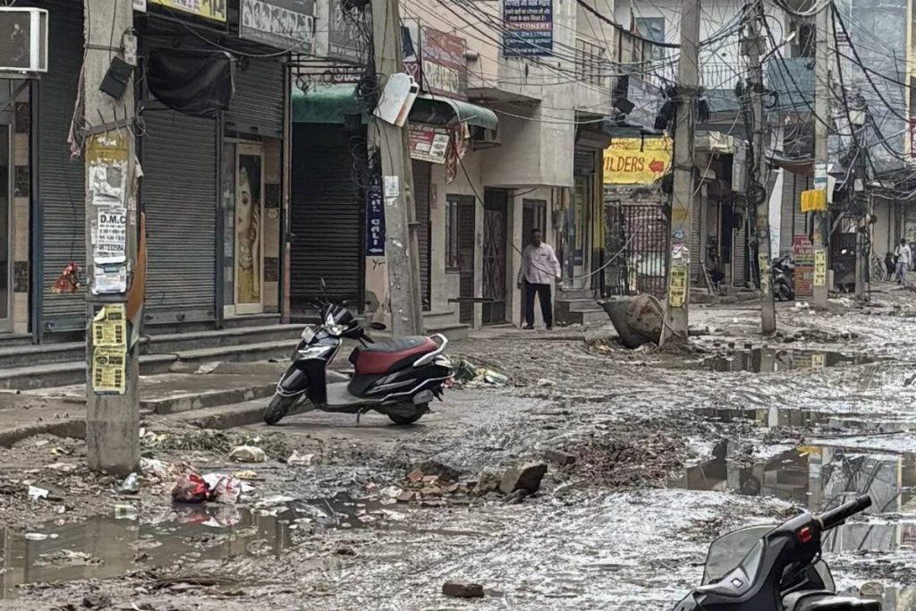 दिल्ली के इस इलाके को करोड़ों की सौगात, चमचमाती सड़क और साफ ड्रनेज से संवर जाएगी 20 लाख लोगों की जिंदगी