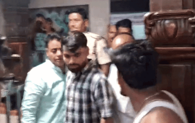 भस्म आरती में शामिल हुए क्रिकेटर रिंकू सिंह:दो घंटे नंदी हॉल में बैठे, महाकाल का जाप किया; बोले धन्य हो गया यहां आकर