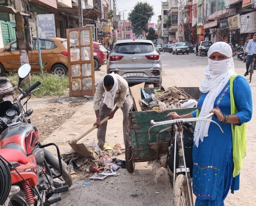 Jhajjar-Bahadurgarh News: समझौते के बाद सफाई कर्मचारियों की हड़ताल खत्म, कूड़ा उठाने में जुटा अमला