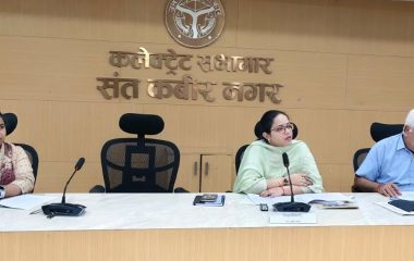 डीएम ने स्वीकृत आवासों को जल्द पूरा करने के निर्देश:ओडीएफ प्लस गांवों की संख्या बढ़ाने और रोजगार सृजन पर भी जोर दिया