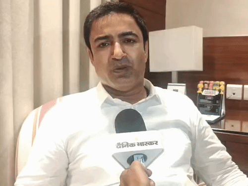 कानपुर में सड़क के गड्ढों पर BJP-MLA सांगा बोले:सवाल उठाने वाले इमरान प्रतापगढ़ी कभी अतीक अहमद को अपना भाई, बाप बताते थे
