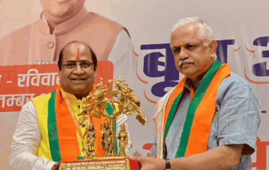 23 घंटे टीचर की भूमिका में रहे बीएल संतोष:राष्ट्रीय महामंत्री ने MLA की क्लास ली, शिकायत सुनीं, पाठ पढ़ाया, डायरी में नोट कर दिल्ली ले गए
