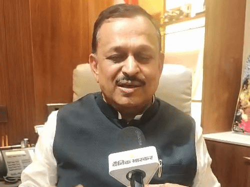 सांसद रमेश अवस्थी बोले- 15 दिन में भरेंगे सभी गड्ढे:कानपुर में कहा- 50% से ज्यादा गड्ढों का पैचवर्क पूरा, लापरवाही अफसरों पर होगा एक्शन