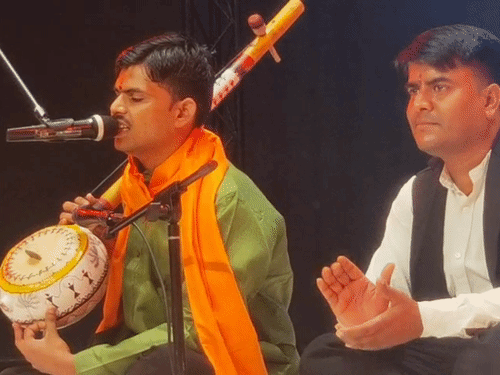 फिल्म “हनुमान अंश” के सिंगर सुनील का इंटरव्यू:बोले- “मोरे संकट के कटइया” ने जिंदगी बदल दी, योगी जी मिलने बुला लें, ये मेरा सौभाग्य