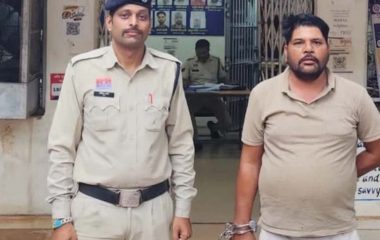 पेट्रोल पंप पर वाहन हटाने को कहा तो शुरू हुआ विवाद, ट्रक ड्राइवर पर धारदार हथियार से हमला, पुलिस ने घेराबंदी कर आरोपी को किया गिरफ्तार, एक फरार