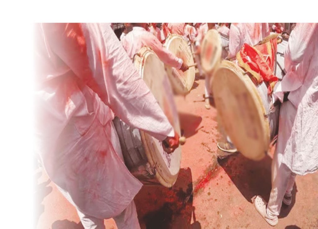 भक्ति में ‘नशे’ का भंग!.. गणेश विसर्जन यात्रा में शराब पीकर ढोल बजाने वाले के खिलाफ मामला दर्ज