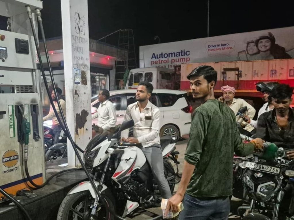 पेट्रोल-डीजल के दाम कम होने की छोड़ दीजिए उम्मीद, कच्चा तेल फिर $100 के पार