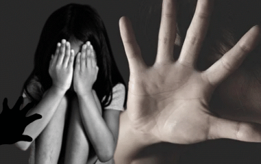 युवती बोली-चौथी में पढ़ती थी,तब से पड़ोसी कर रहा दुष्कर्म:वीडियो बनाकर ब्लैकमेल किया,दोस्तों से भी कराया रेप; वीडियो वायरल कर रिश्ता भी तुड़वाया