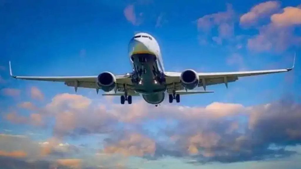 त्योहारी सीजन से पहले आसमान छूने लगा हवाई किराया, CTI ने सरकार से की लगाम लगाने की मांग