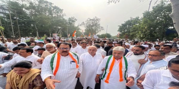 चंडीगढ़ में कांग्रेस का जोरदार प्रदर्शन, मुख्य चुनाव आयुक्त को हटाने की मांग पर चली वाटर कैनन