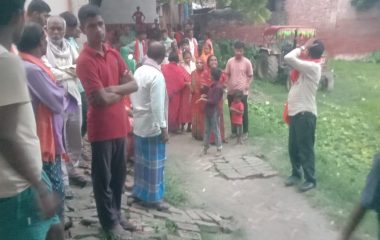 Ballia News: घर पहुंचा शव, आरोपियों के घर बुलडोजर चलाने की मांग