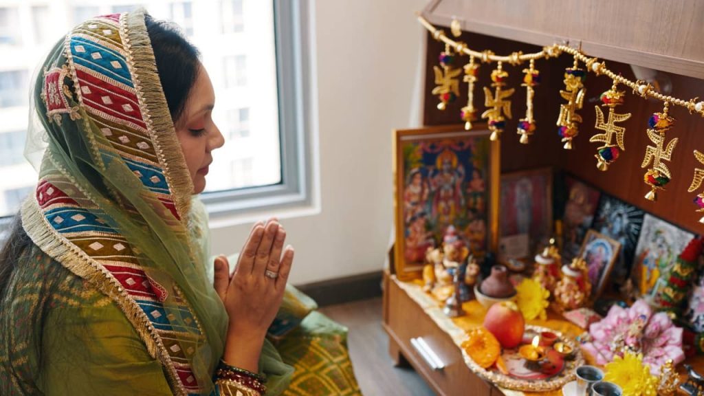 Santan Saptami Vrat Katha: 2 जन्म बाद मिला व्रत का फल, स्वयं श्रीकृष्ण ने बताई है संतान सप्तमी की ये रोचक कथा
