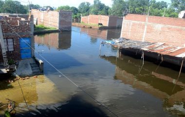बरेली: लाजपतनगर और किला छावनी में कम हुआ पानी, अब परेशानियों की बाढ़, लोग परेशान