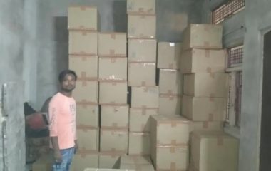 बेल्थरारोड में अवैध आतिशबाजी के गोदाम का पर्दाफाश; चौकिया मोड़ से 6 लाख रुपये के पटाखे बरामद, एक गिरफ्तार, भाई फरार’
