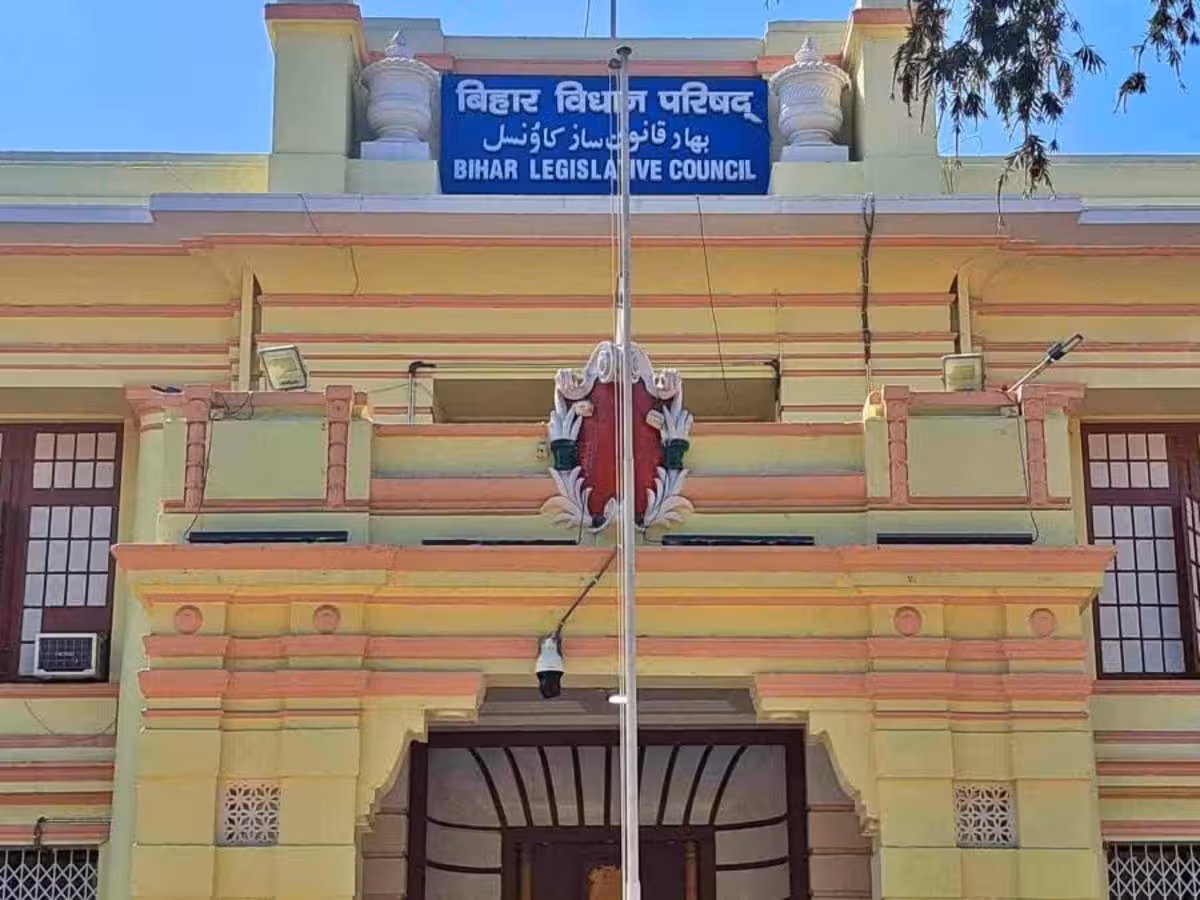 बिहार विधान परिषद चुनाव: 933 बूथों पर होगा मतदान, स्नातक सीटों के लिए 598 और शिक्षक सीटों के लिए 335 केंद्र बनाए गए