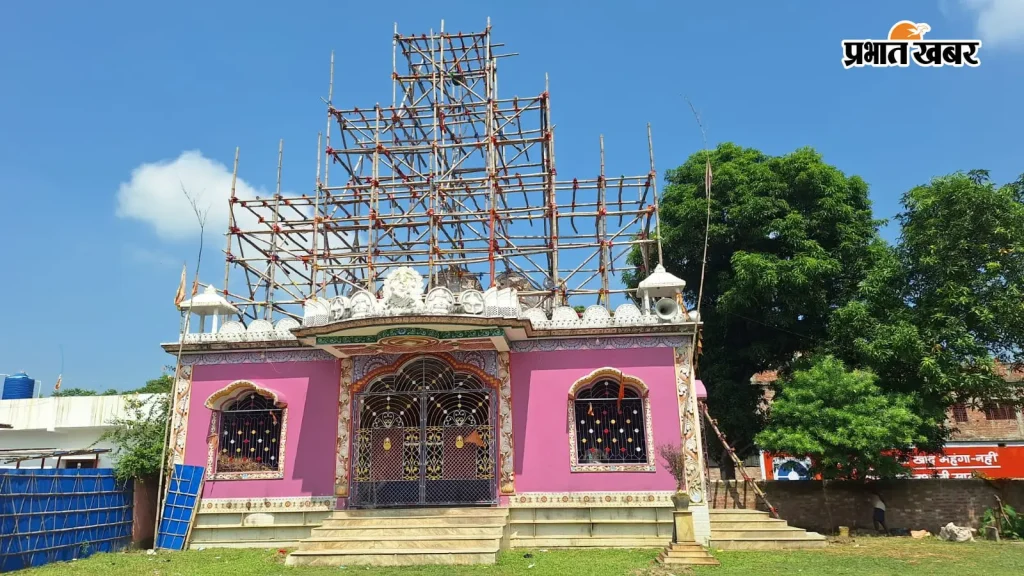 मरातीपुर सार्वजनिक दुर्गा मंदिर में पूजा की तैयारी तेज, सीसीटीवी और ड्रोन से होगी निगरानी