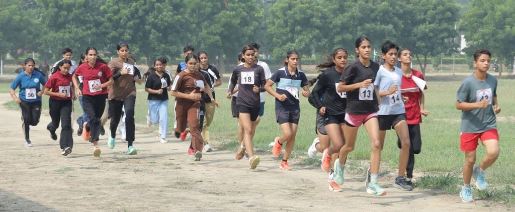 Jind News: रेड रन में दौड़े युवा, नशे से दूर रहने का दिया संदेश