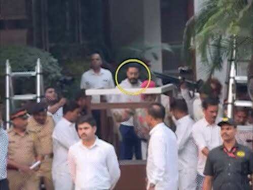 बम धमकी के बीच अमिताभ बच्चन ने नहीं तोड़ी सालों पुरानी परंपरा, वीडियो में जाने ‘जलसा’ के बाहर आकर फैंस का किया अभिवादन