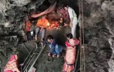 राजस्थान की इस गुफा में विराजते हैं महादेव, ऊपर बिना सहारे टिकी दिखती है विशाल चट्टान, जानिए क्या है रहस्य