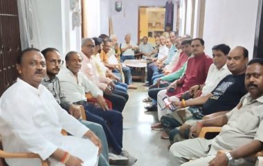 श्री चित्रगुप्त भगवान पूजन महासमिति की बैठक:जौनपुर में 11 नवंबर को बारीनाथ मठ से रूहट्टा तक निकलेगी शोभायात्रा