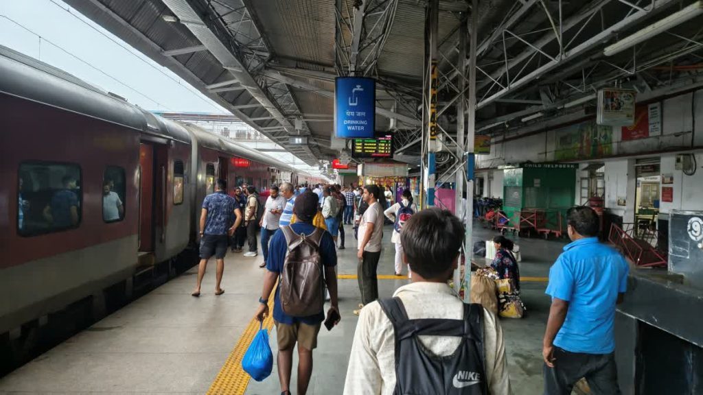 मध्यप्रदेश से यूपी के विंध्यवासिनी धाम जाने वाले यात्रियों के लिए बड़ी राहत, 12 अहम ट्रेनों को मिले स्टॉपेज.