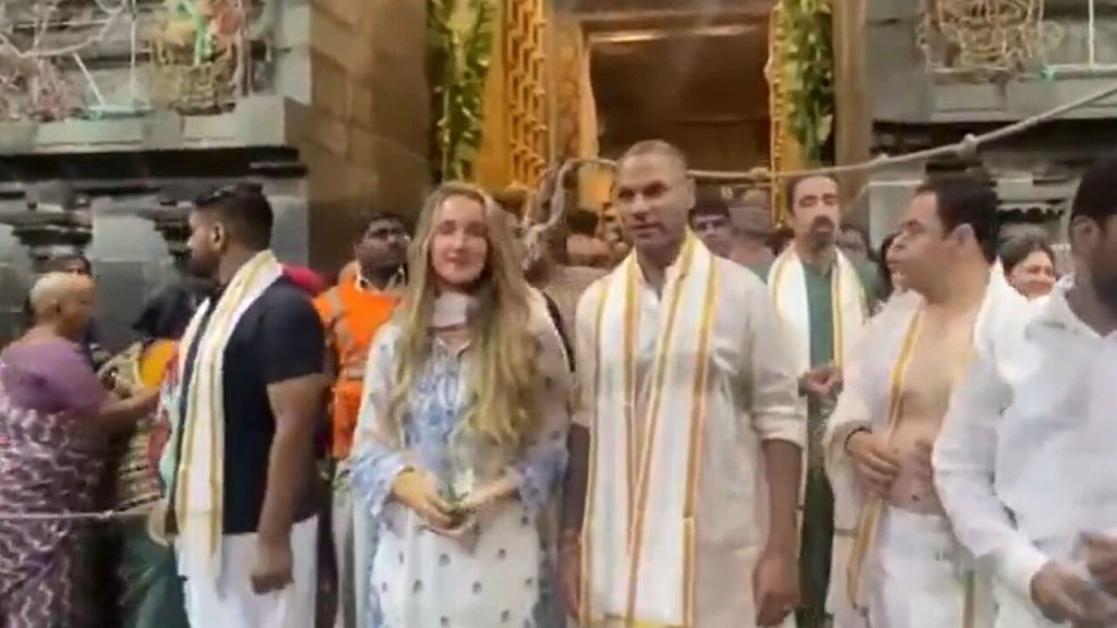 पूर्व क्रिकेटर शिखर धवन ने पत्नी सोफिया के साथ किए तिरुपति में दर्शन- VIDEO