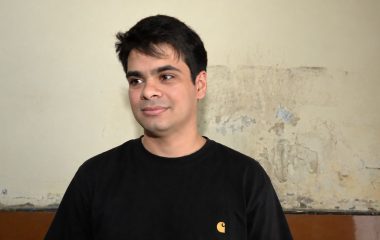 प्रियंका गांधी के बेटे रेहान वाड्रा की फोटो प्रदर्शनी से प्रोटेस्ट की तस्वीरें बीकानेर हाउस ने हटवाईं