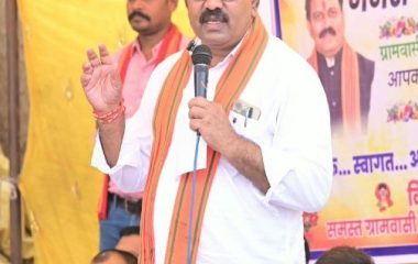 उपमुख्यमंत्री श्री विजय शर्मा ने ग्राम लोहझरी में ग्रामीणों के बीच बैठकर किया सीधा संवाद’