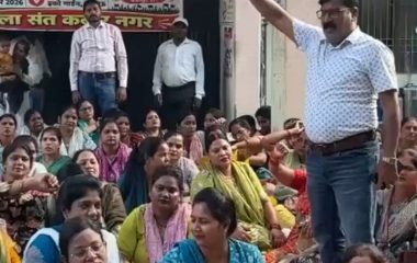 संतकबीरनगर: नौवें दिन भी जारी रहा एनएचएम कर्मियों का कार्य बहिष्कार