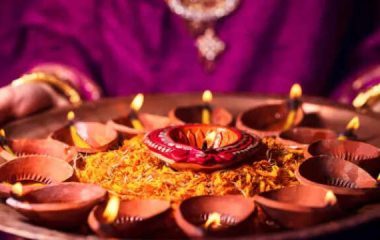 धनतेरस पर 13 दीये जलाने की प्रथा क्या है? यम से लेकर कुबेर तक, घर के इन स्थानों पर दीपक रखना होता है शुभ