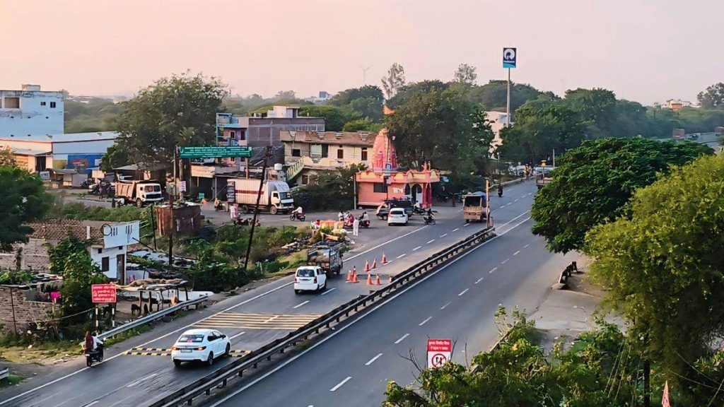 धार में सड़कें चकाचक, सफर जानलेवा : 16 दिन में आठ लोगों की मौत, मृतकों में युवाओं की संख्या अधिक